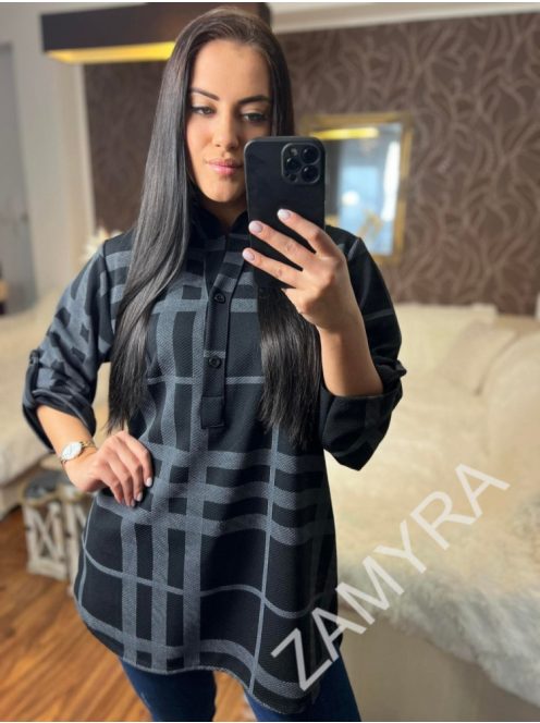 Material ușor elastic, scurt în față și lung în spate, cu guler rotund, tunică cu mâneci butonabile. (Recomandată pentru mărimea S-XL.)