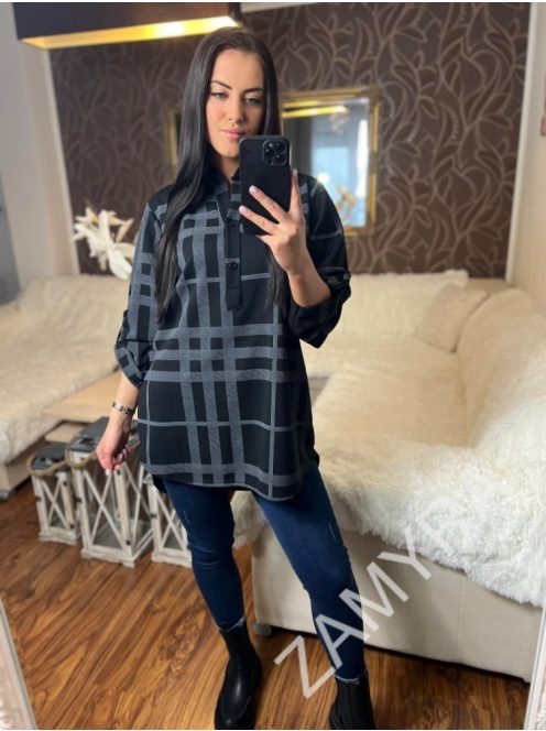 Material ușor elastic, scurt în față și lung în spate, cu guler rotund, tunică cu mâneci butonabile. (Recomandată pentru mărimea S-XL.)