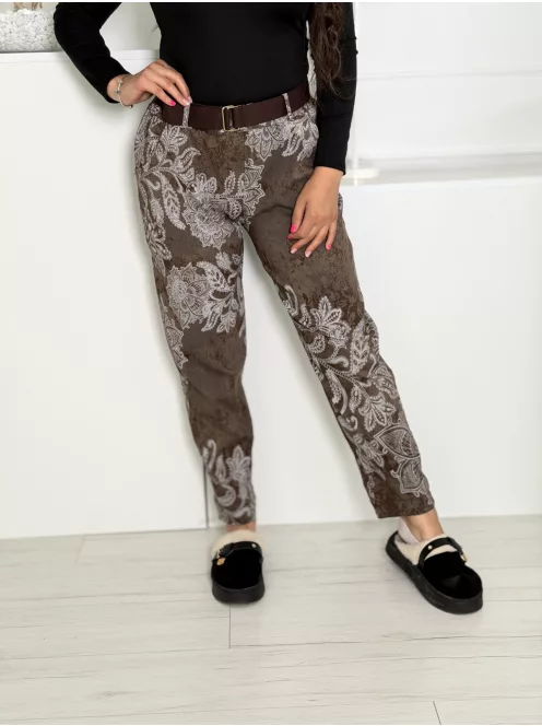 Pantaloni cu imprimeu și curea