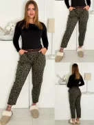 Pantaloni cu imprimeu și curea