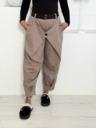 Pantaloni cu nasturi și curea