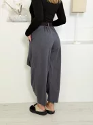 Pantaloni cu nasturi și curea