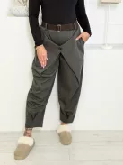 Pantaloni cu nasturi și curea