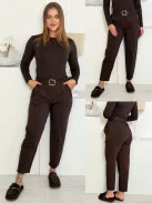 Pantaloni cu buzunare și curea