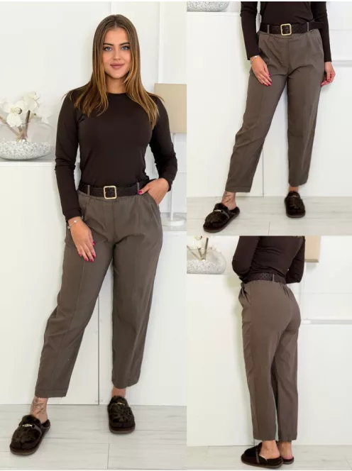Pantaloni cu buzunare și curea