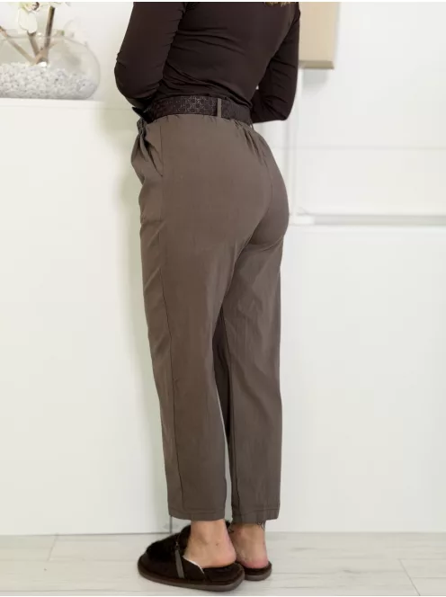 Pantaloni cu buzunare și curea
