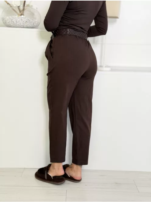Pantaloni cu buzunare și curea