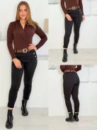 Pantaloni eleganți cu dungă și curea