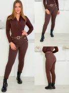 Pantaloni eleganți cu dungă și curea
