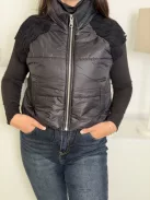 Vestă matlasată cu buzunare