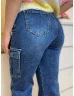   Blugi cu croi drept, talie înaltă, buzunare laterale, din material extra elastic. Modelul poartă mărimea S. (Disponibili în mărimile XS-XL.)