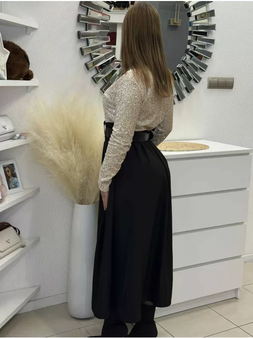 Rochie elegantă cu paiete și curea