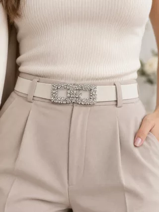   Curea strălucitoare, elastică, cu mărime reglabilă, decorată cu pietre