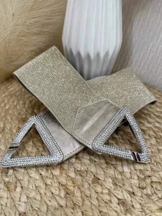 Curea elastică decorată cu pietre