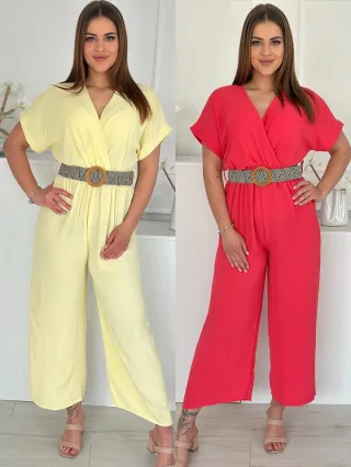   Salopetă lejeră, cu talie elastică, petrecută, din material neelastic, cu curea. (Recomandată pentru mărimile S-L.)