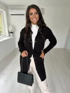 Geantă din piele sintetică, cu croi rigid, cu închidere prin capse și curea din lanț. Lățime: 24 cm, Înălțime: 19 cm.