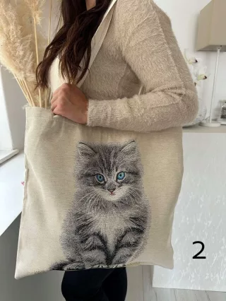   Geantă din pânză cu model. Lățime: 44 cm Înălțime: 40,5 cm.