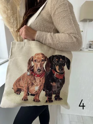   Geantă din pânză cu model. Lățime: 44 cm Înălțime: 40,5 cm.