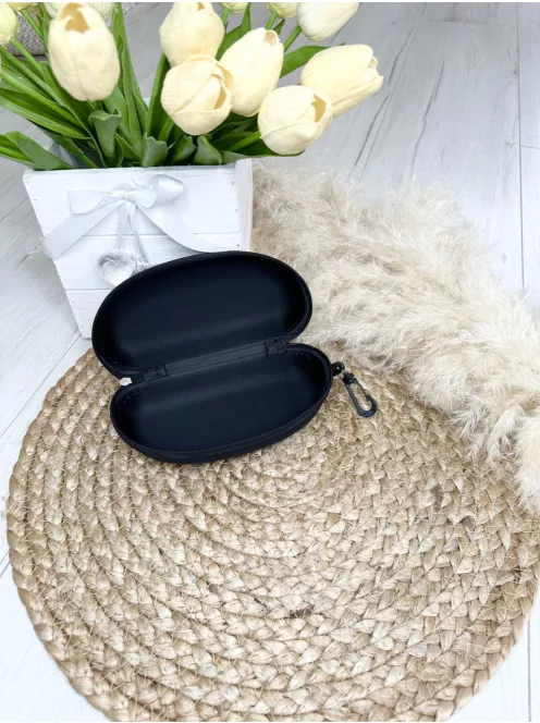 Culoare rigidă, cu fermoar, pentru ochelari. Lățime: 16 cm, Înălțime: 5 cm.