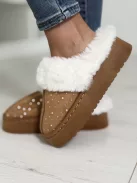 Botine decorate cu pietricele