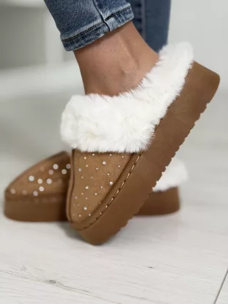 Botine decorate cu pietricele