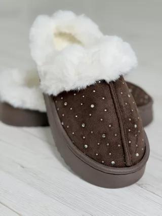 Botine decorate cu pietricele