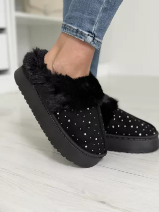 Botine decorate cu pietricele