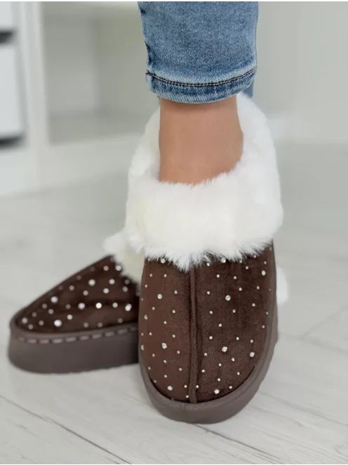 Botine decorate cu pietricele