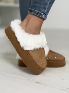 Botine decorate cu pietricele