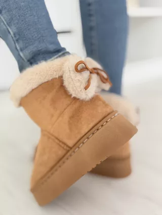 Botine cu aspect de piele întoarsă