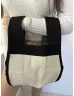   Geantă din material elastic, tricotată. Lățime: 24,5 cm, Înălțime: 46,5 cm.