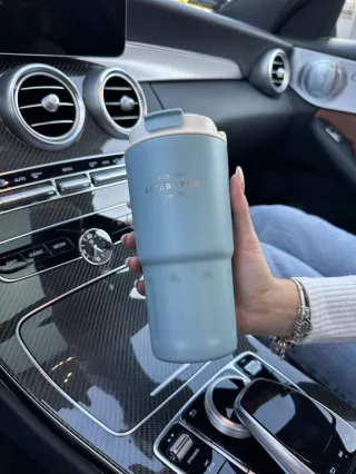 Termos din oțel inoxidabil, cu cârlig detașabil. 600 ml.