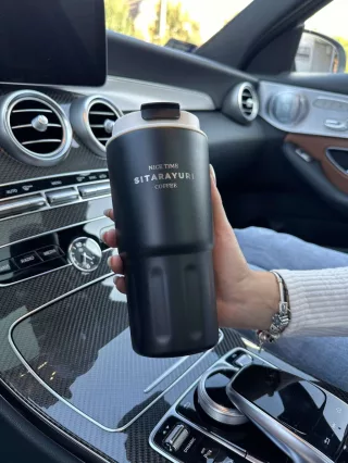 Termos din oțel inoxidabil, cu cârlig detașabil. 600 ml.
