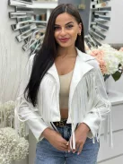 Jachetă scurtă din material elastic, cu aspect de velur, necăptușită, cu franjuri. (Recomandată pentru mărimile S-L.)