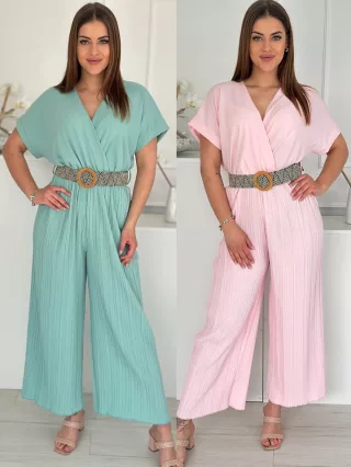   Salopetă plisată, petrecută, cu croi lejer, talie elastică și curea, din material neelastic. (Recomandată pentru mărimile S-L.)