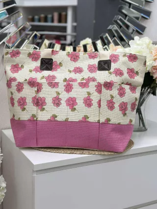  Geantă shopper mare de vară, din papură, cu imprimeu și fermoar. Dimensiuni: 57 x 40 x 17 cm.
