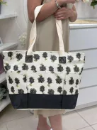 Geantă shopper mare de vară, din papură, cu imprimeu și fermoar. Dimensiuni: 57 x 40 x 17 cm.