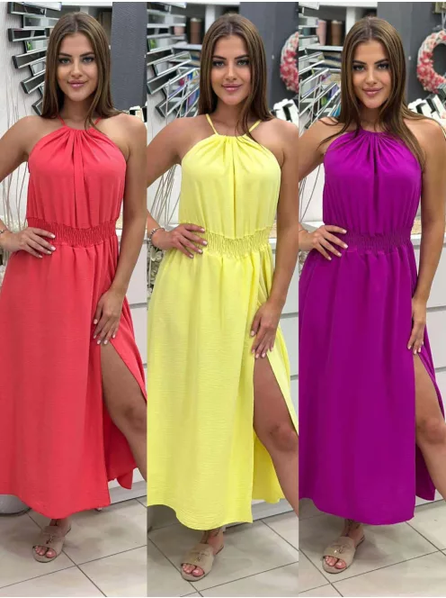 Rochie lejeră, cu elastic în talie, reglabilă la gât cu șnur, crăpată, din material neelastic. (Recomandată pentru mărimile S-L.)