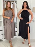 Rochie lejeră, cu elastic în talie, reglabilă la gât cu șnur, crăpată, din material neelastic. (Recomandată pentru mărimile S-L.)