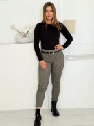 Pantaloni eleganți din stofă