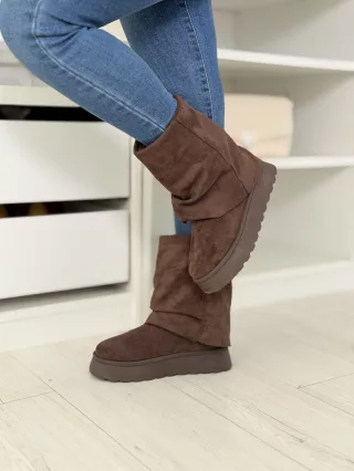 Cizme cu aspect de piele întoarsă
