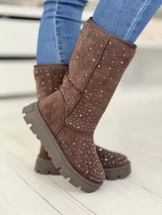 Cizme cu aspect de piele întoarsă decorate cu pietre