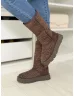 Cizme cu aspect de piele întoarsă decorate cu pietre